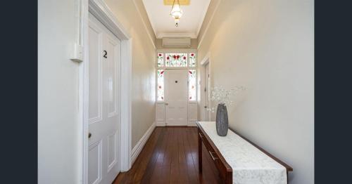 " Roseneath" Queen Room with Private Bathroom in Northam