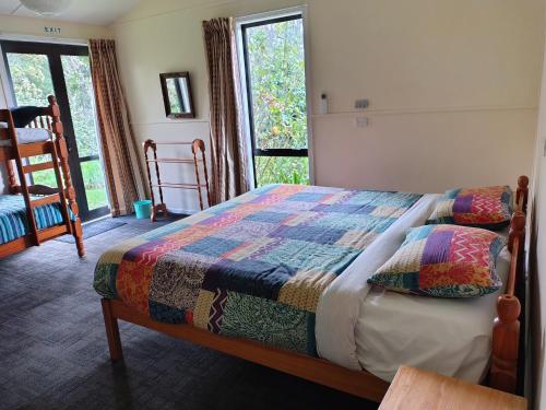 Purple Hen Country Lodge in Katikati