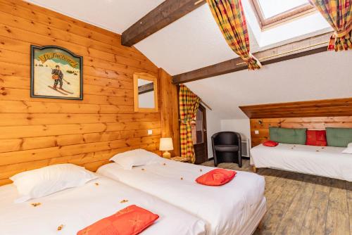 3 twin beds