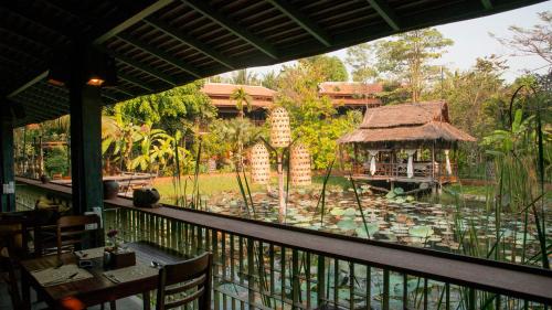 Garden, Maisons Wat Kor near Phnom Banan