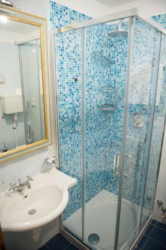 Comfort Double or Twin Room image 3