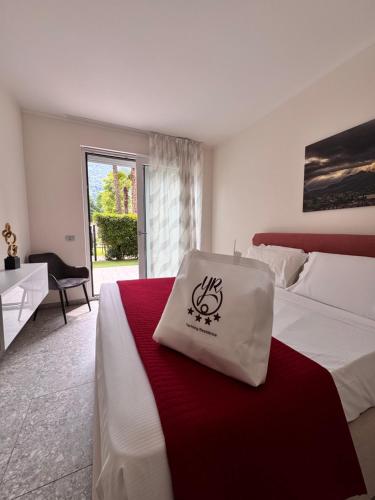 1 queen bed, 1 sofa bed