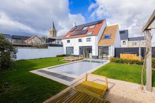 Souljoy Sanctuary - luxury Holiday design House with 7 rooms, 6 bathrooms for 14 people in Stalhille