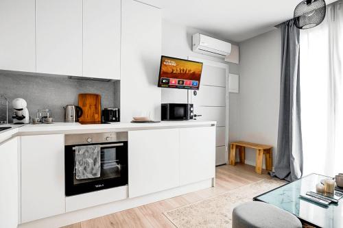 2 Private Suits - Art, Location, Quiet, Balconies, София (фото 9)