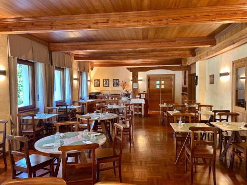 餐飲選擇, 可露克斯酒店 (Hotel Croux) in 庫馬耶市中心