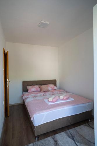 One-Bedroom Apartment image 10