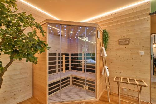 Sauna, Scandinavian Suite - Private Spa and Sauna in Nantua