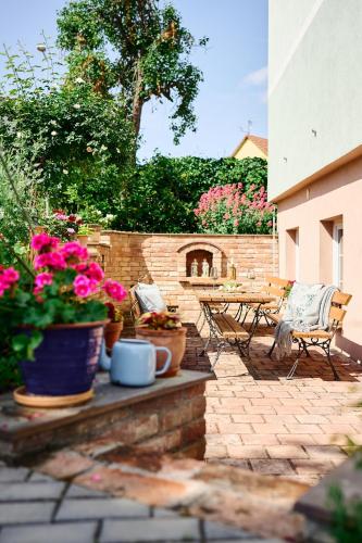 Instalaciones, Stará Brusírna (Stara Brusirna) in Satov