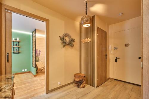 Entrance, Scandinavian Suite - Private Spa and Sauna in Nantua