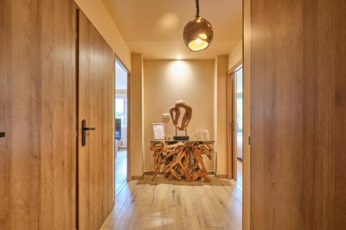 Entrance, Scandinavian Suite - Private Spa and Sauna in Nantua
