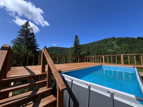 Svømmebasseng, Hillside in Slavske