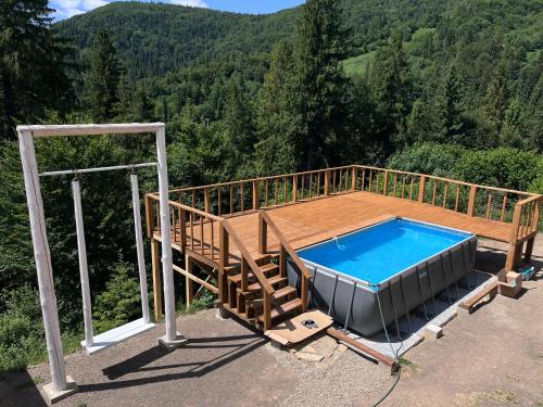 Svømmebasseng, Hillside in Slavske