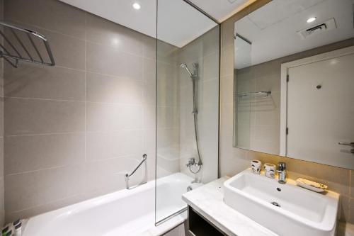 Canal View Studio near Dubai Mall, Dubai (photo 9)