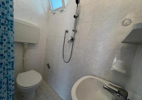 Economy Double or Twin Room image 2