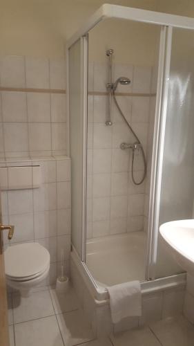 Zimmer mit 2 einzelbetten, dusche