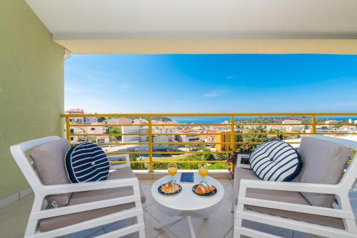 陽台/露台, Luxurious Penthouse Style Apartment in 赫瓦次卡