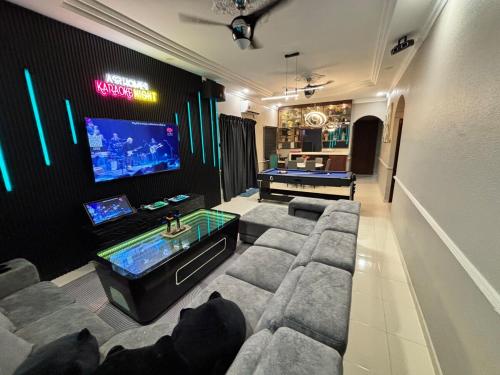 Kulai Neon Bliss Villa near Wong pub