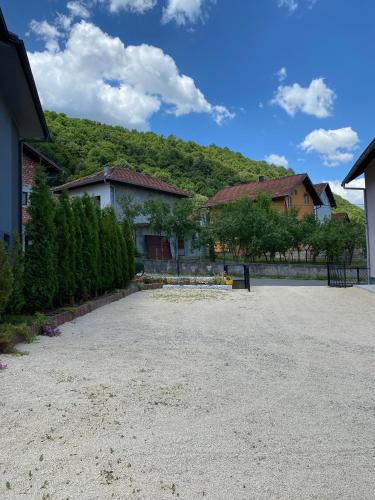 Навколишнє середовище, Anes House in Біхач