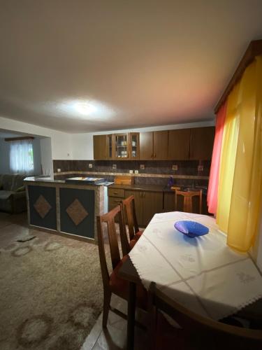 кухня, Anes House in Біхач