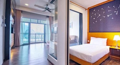 Hills Aranda Nova Hotel near Cameron Square