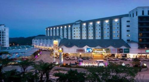 Hills Aranda Nova Hotel near Cameron Square