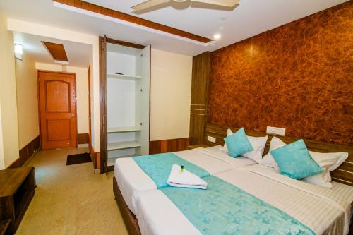 Deluxe Double Room image 9