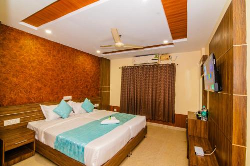 Deluxe Double Room image 6