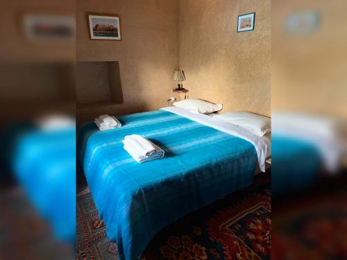 2 twin beds