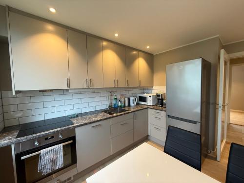 Modern apartment with free parking in Arstad