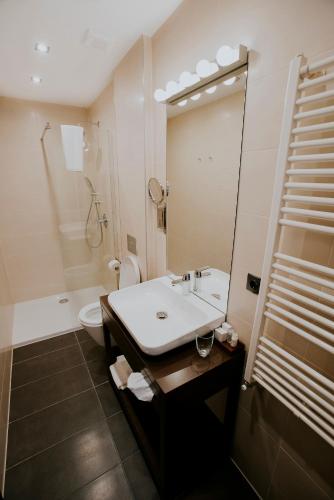 Standard Double Room image 8