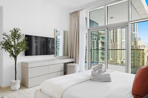 Luxury 4BR w Marina Views Near Beach & Mall, Dubaï (photo 9)