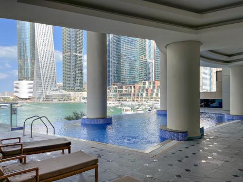 Luxury 4BR w Marina Views Near Beach & Mall, Dubaï (photo 10)