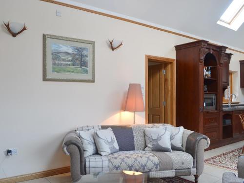 Зовнішній вигляд готелю, Turin Nurin Cottage in Томатін