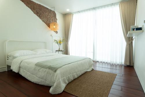 House of Patcha เรือลพัชชา Hostel share bathroom, Bangkok