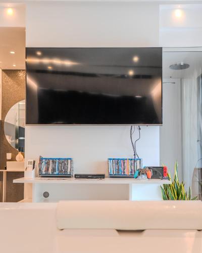 Front desk [24-hour]