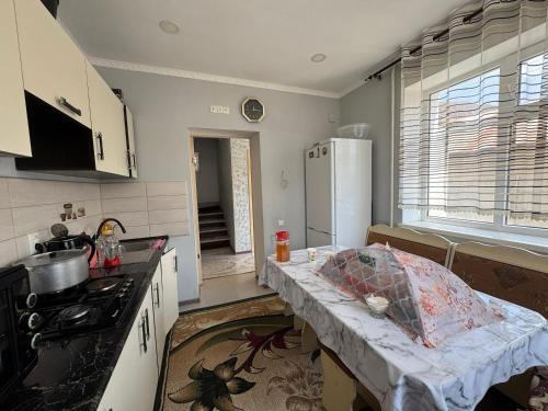 Mutfak, Dostuk in Narın