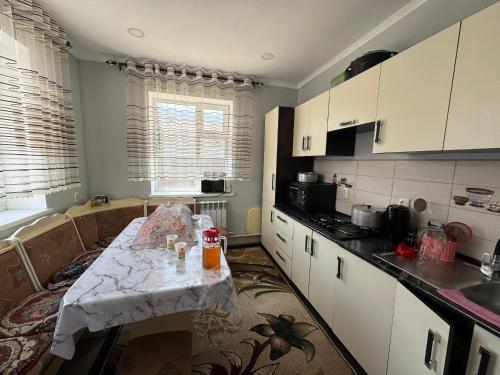 Tesis özellikleri, Dostuk in Narın