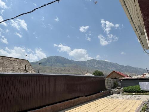 Manzara, Dostuk in Narın