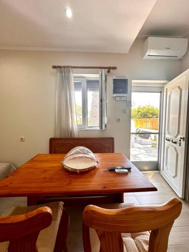 Létesítmények, Limnos Twin Pine in Nea Koutali