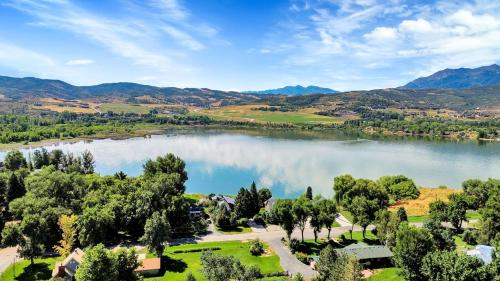 NEW 5 Bedroom House All Season Paradise Powder Mountain Views & Golfing - image 7