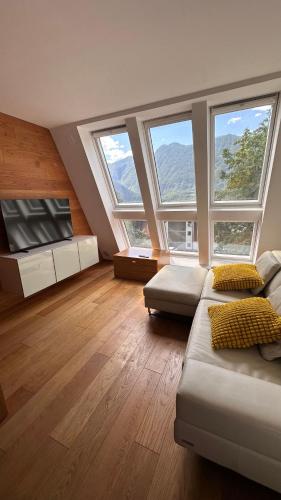 One-Bedroom Apartment with View