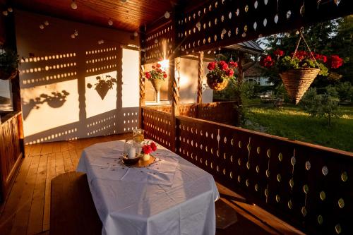 Erkély/terasz, Casa Izvoru Mureșului (Casa Izvoru Muresului) in Marosfő