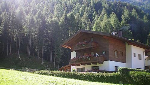 Apart am Waldrand in Huben, Österreich