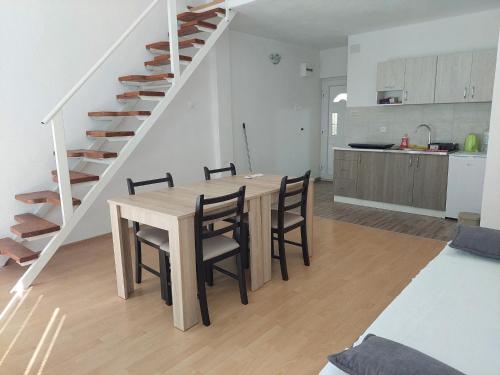 บริการและสิ่งอำนวยความสะดวก, Vila Arapović, Maloševići 56 (Vila Arapovic, Malosevici 56) in ซิโตมิสลิซี