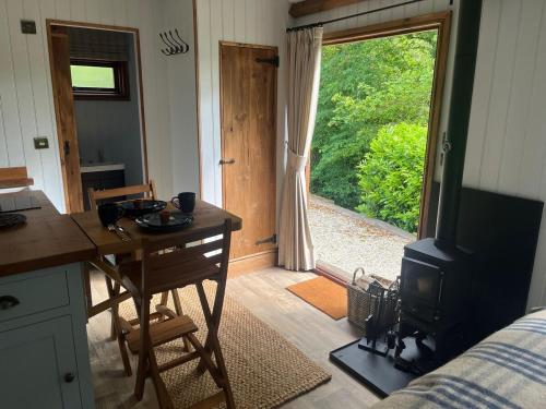 Woodside Shepherd Hut with free parking - Hawsker near whitby in High Hawsker