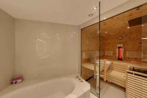 Suite with Lake View