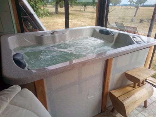 2 Yourtes au naturel in Druyes Les Belles Fontaines