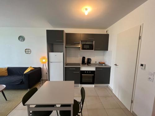 Joli T2 Terrasse Parking prive Confort in Tournezy