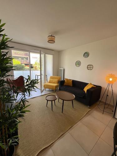 Joli T2 Terrasse Parking prive Confort in Tournezy