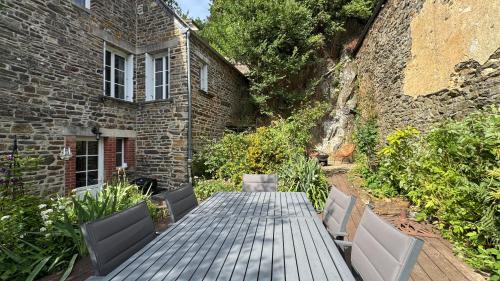 Iekārtas, La Maison de Cécile (La Maison de Cecile) in Cahan